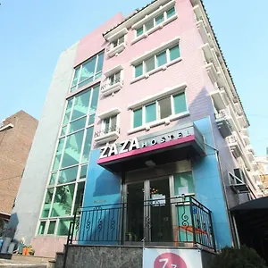 2* Pensión Zaza Backpackers