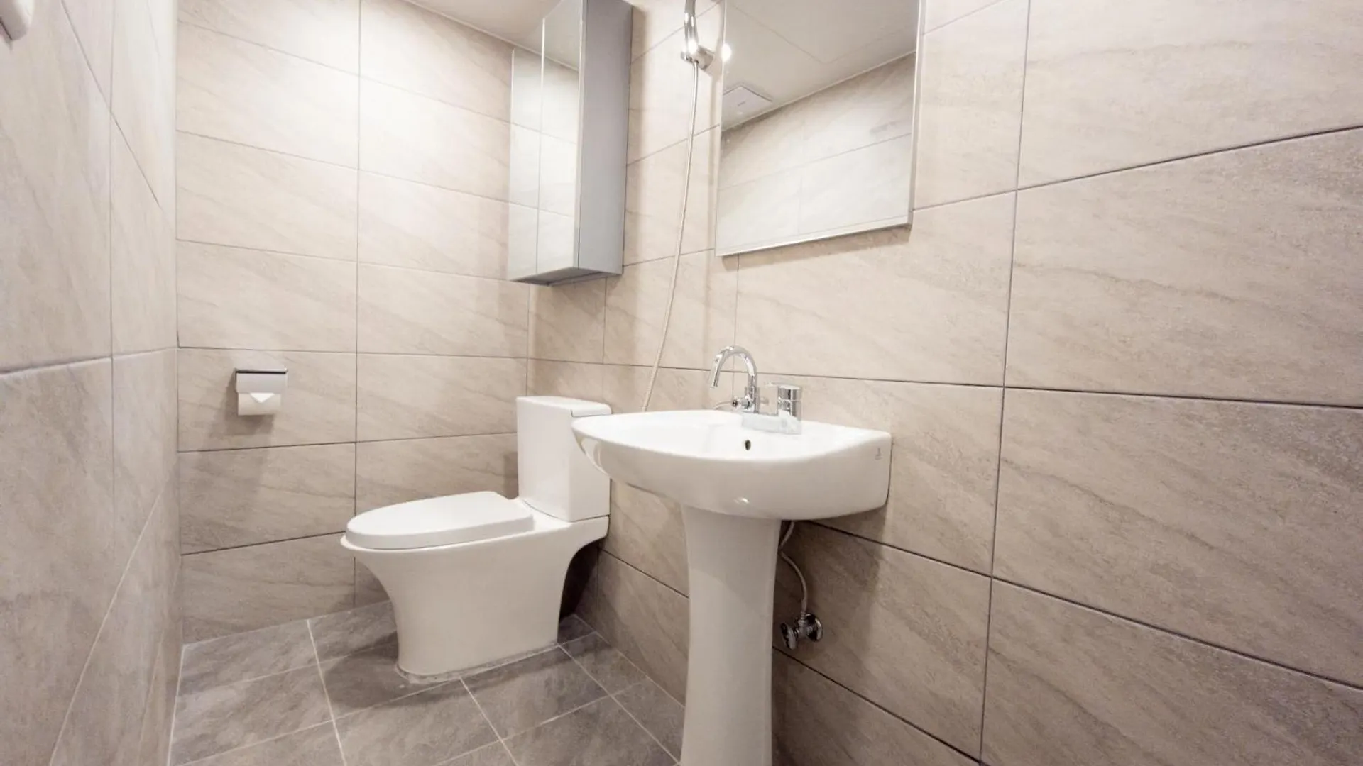 Apartamento 6 Hongdae 5Br & 4Bath, Elevator, Free Wifi Seúl 0*,  Corea del Sur