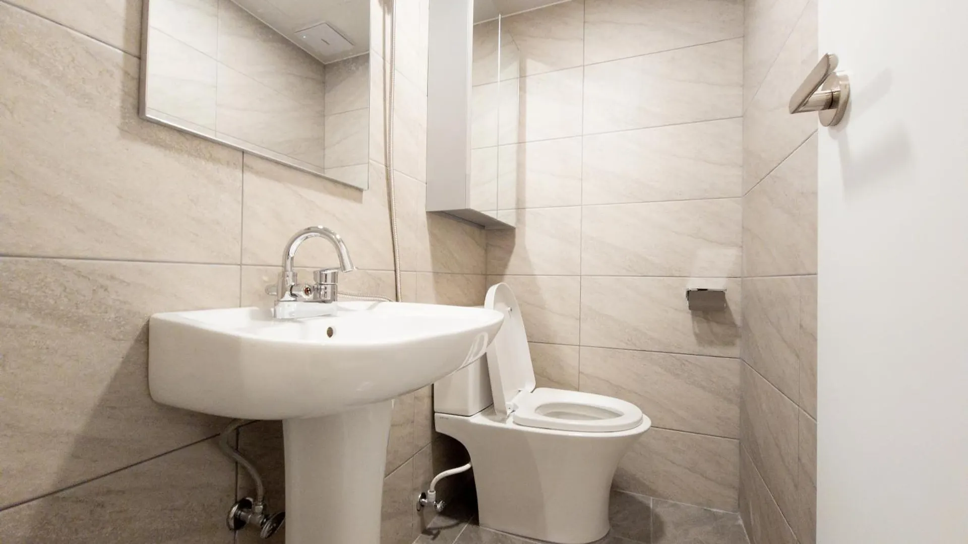 Apartamento 6 Hongdae 5Br & 4Bath, Elevator, Free Wifi Seúl