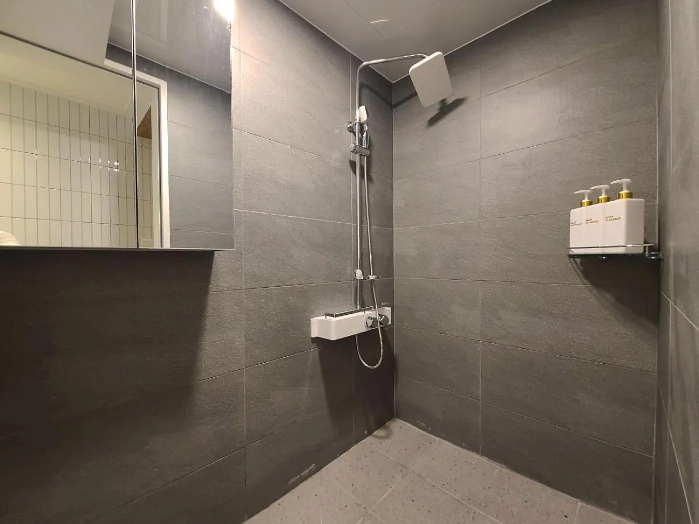 Apartamento 6 Hongdae 5Br & 4Bath, Elevator, Free Wifi Seúl