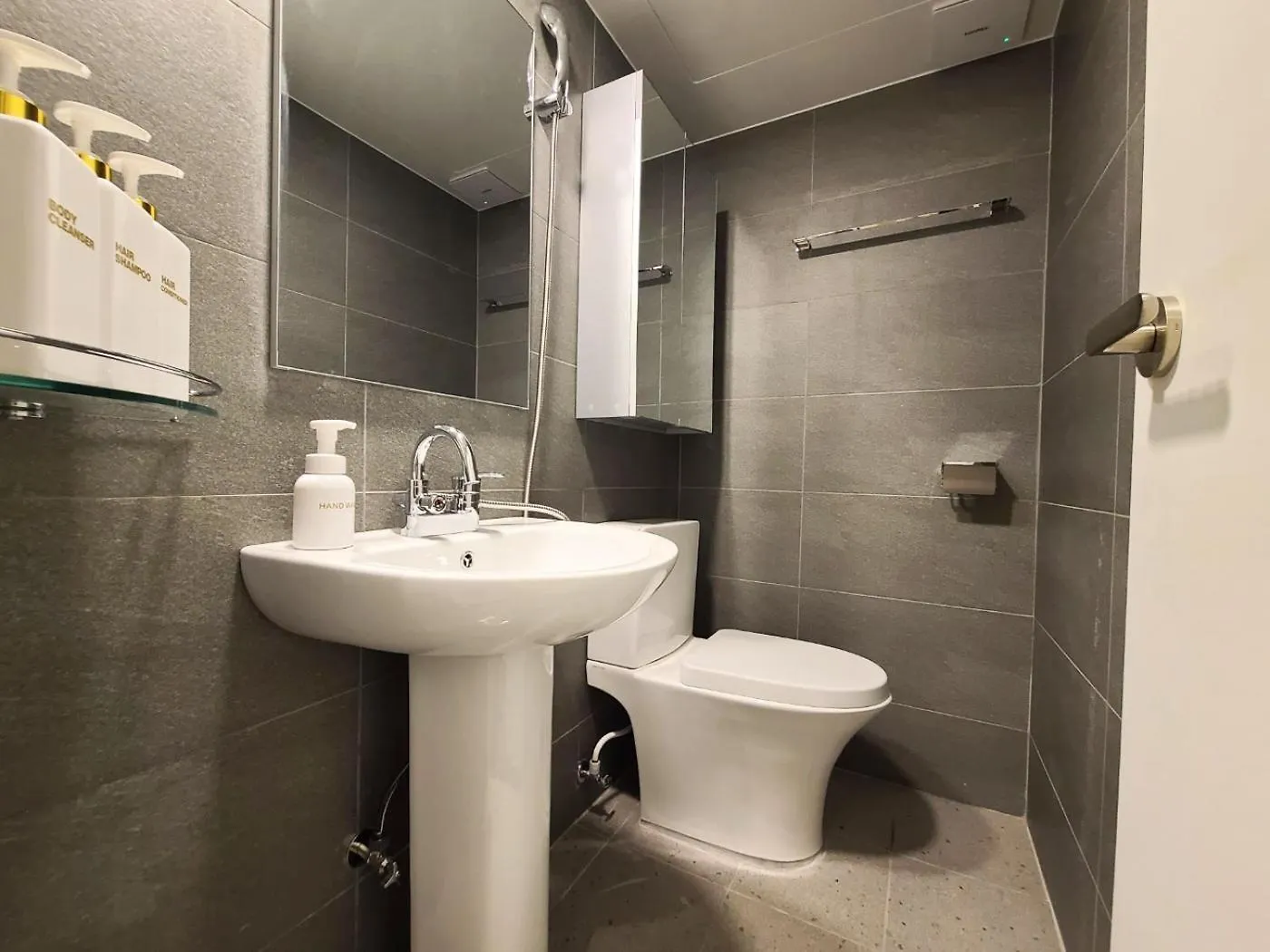 Apartamento 6 Hongdae 5Br & 4Bath, Elevator, Free Wifi Seúl 0*,